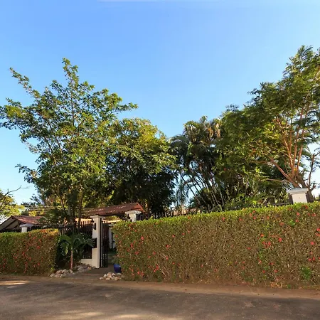 Casa María Aeropuerto B&B
